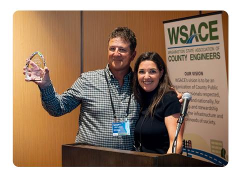 Presentation of the award by Jane Wall to Scott Yaeger